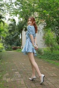 IESS Ziwei Flower Girl Themed Stockings and Artistic Leg Photography - image 8