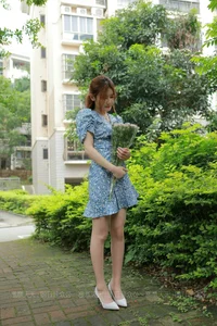 IESS Ziwei Flower Girl Themed Stockings and Artistic Leg Photography - image 0