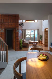 Modern 232m2 Two-Story Teacher’s Home Featuring Inner Courtyard and Natural Light for a Perfect Study Environment - image 6