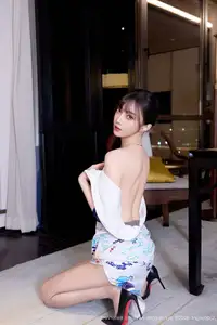 XiuRen No.10741 Yue Er Yue Er: Elegant Asian Charm in Modern Cheongsam Amidst City Night - image 37