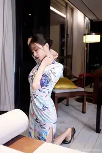 XiuRen No.10741 Yue Er Yue Er: Elegant Asian Charm in Modern Cheongsam Amidst City Night - image 16