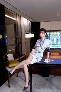 XiuRen No.10741 Yue Er Yue Er: Elegant Asian Charm in Modern Cheongsam Amidst City Night - image 6