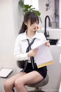 XiuRen No.10636: Yue Er Yue Er's Alluring Office Style Photoshoot - image 4