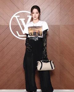 Lisa of BlackPink Stuns in Daring Cut-Out Outfit While Meeting High-Profile Korean Stars - image 19
