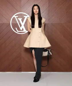 Lisa of BlackPink Stuns in Daring Cut-Out Outfit While Meeting High-Profile Korean Stars - image 31