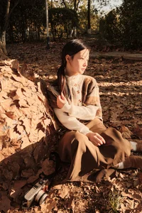 YiTuYu Art Language Vol.8038: Featuring the Elegant Hu Die Mei Mei Portrait Series - image 17