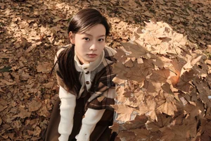 YiTuYu Art Language Vol.8038: Featuring the Elegant Hu Die Mei Mei Portrait Series - image 24