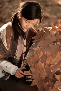 YiTuYu Art Language Vol.8038: Featuring the Elegant Hu Die Mei Mei Portrait Series - image 9