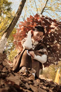 YiTuYu Art Language Vol.8038: Featuring the Elegant Hu Die Mei Mei Portrait Series - image 4
