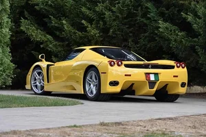 The 16.5 Million Dollar Legend: A Timeless Ferrari Enzo Captured in Radiant Yellow - image 8