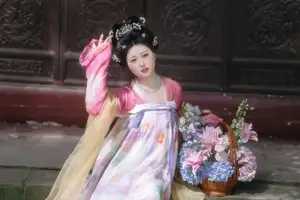 YiTuYu Vol.8697: Zi Xiao Xun – Elegant Hanfu Beauty Blooms in a Timeless Garden Scene - image 14