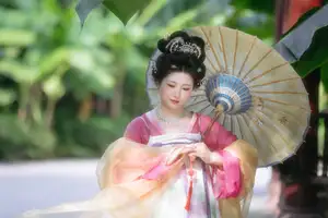 YiTuYu Vol.8697: Zi Xiao Xun – Elegant Hanfu Beauty Blooms in a Timeless Garden Scene - image 13