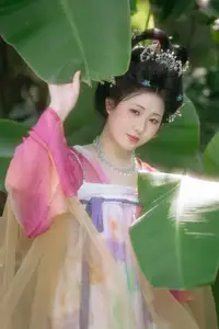 YiTuYu Vol.8697: Zi Xiao Xun – Elegant Hanfu Beauty Blooms in a Timeless Garden Scene - image 1