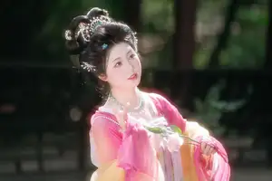 YiTuYu Vol.8697: Zi Xiao Xun – Elegant Hanfu Beauty Blooms in a Timeless Garden Scene - image 7