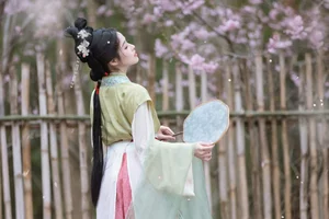YiTuYu Art Language Vol.10215 Featuring Tian Tian Quan Quan - Stunning 21P Portrait Gallery - image 1