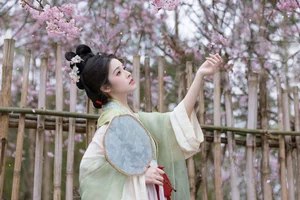 YiTuYu Art Language Vol.10215 Featuring Tian Tian Quan Quan - Stunning 21P Portrait Gallery - image 2