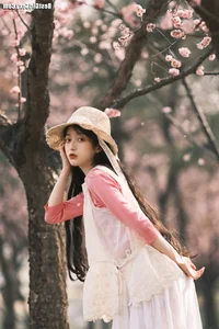 YiTuYu Art Language Vol.4062: A Masterpiece Collection Featuring Li You - image 3