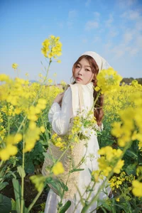 Jing Jing Yi Features in YiTuYu Art Language Vol.10084: An Extensive 40-Page Editorial Gallery - image 1