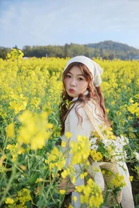 Jing Jing Yi Features in YiTuYu Art Language Vol.10084: An Extensive 40-Page Editorial Gallery - image 27