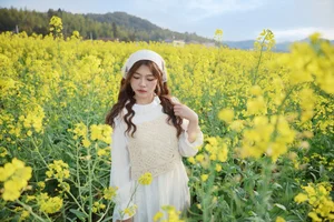 Jing Jing Yi Features in YiTuYu Art Language Vol.10084: An Extensive 40-Page Editorial Gallery - image 37