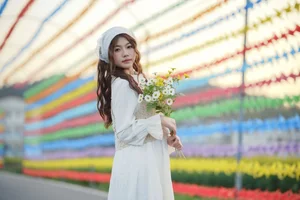 Jing Jing Yi Features in YiTuYu Art Language Vol.10084: An Extensive 40-Page Editorial Gallery - image 3
