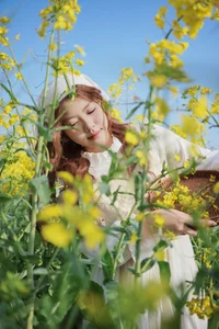 Jing Jing Yi Features in YiTuYu Art Language Vol.10084: An Extensive 40-Page Editorial Gallery - image 11