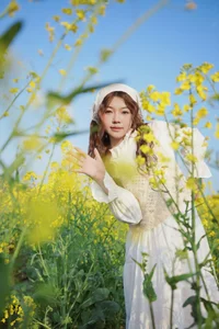 Jing Jing Yi Features in YiTuYu Art Language Vol.10084: An Extensive 40-Page Editorial Gallery - image 7