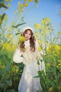 Jing Jing Yi Features in YiTuYu Art Language Vol.10084: An Extensive 40-Page Editorial Gallery - image 30