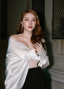 Bao Thy and Khong Tu Quynh: Iconic Pop Princesses Stunning in Summer Bikini Fashion - image 6