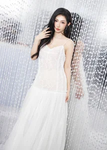 Bao Thy and Khong Tu Quynh: Iconic Pop Princesses Stunning in Summer Bikini Fashion - image 1