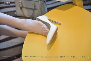 IESS Silk Foot Bento 140 Featuring Qiu Qiu: Elegant White Suit and Stockings - image 80