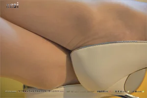 IESS Silk Foot Bento 140 Featuring Qiu Qiu: Elegant White Suit and Stockings - image 85