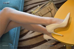 IESS Silk Foot Bento 140 Featuring Qiu Qiu: Elegant White Suit and Stockings - image 50