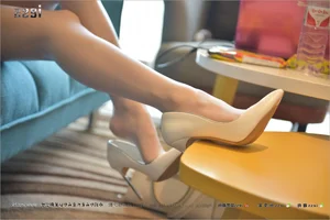 IESS Silk Foot Bento 140 Featuring Qiu Qiu: Elegant White Suit and Stockings - image 88