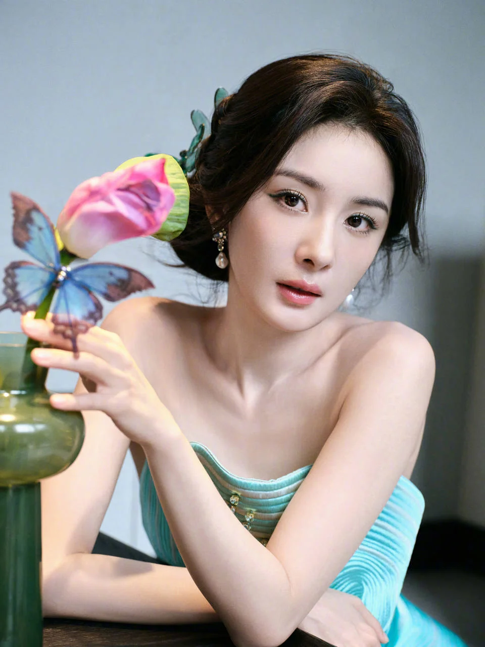 Ageless Beauty: How Yang Mi and Jing Tian Define Elegance in Their Late Thirties