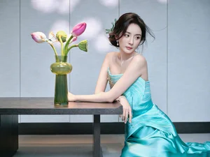 Ageless Beauty: How Yang Mi and Jing Tian Define Elegance in Their Late Thirties - image 9