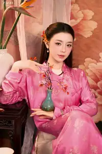 Quynh Kool's Sweet Beauty: Graceful in Traditional Ao Dai - image 2