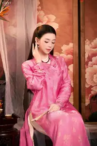 Quynh Kool's Sweet Beauty: Graceful in Traditional Ao Dai - image 7