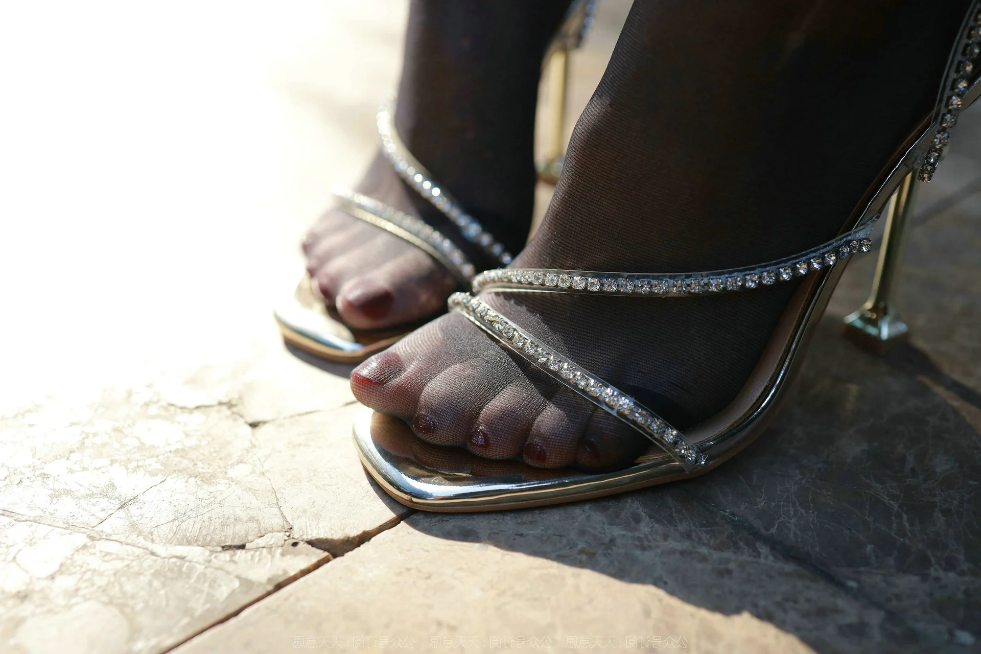 Tuan Tuan Warm Sunshine Black Silk IESS Lifestyle Gallery