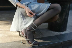 Tuan Tuan Warm Sunshine Black Silk IESS Lifestyle Gallery - image 49