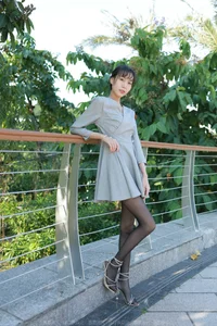 Tuan Tuan Warm Sunshine Black Silk IESS Lifestyle Gallery - image 42