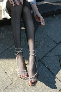 Tuan Tuan Warm Sunshine Black Silk IESS Lifestyle Gallery - image 3
