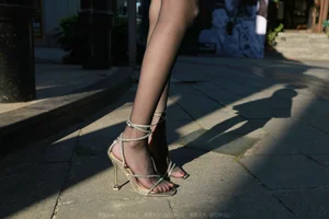 Tuan Tuan Warm Sunshine Black Silk IESS Lifestyle Gallery - image 35