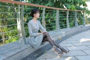 Tuan Tuan Warm Sunshine Black Silk IESS Lifestyle Gallery - image 55