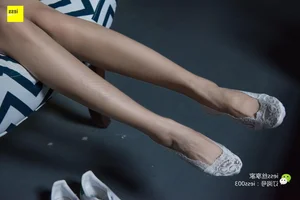 Elegant Chinese Model Jingjing in White Boat Socks - IESS SiXiangJia 101 Collection - image 38