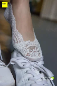 Elegant Chinese Model Jingjing in White Boat Socks - IESS SiXiangJia 101 Collection - image 28