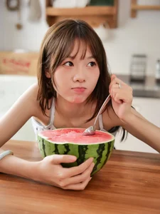 YiTuYu Art Language Vol.6843: Charming Portrait Collection of Nai Xiao Meng - image 14