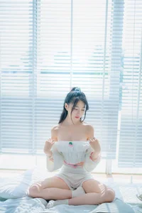 Vibrant Lollipop Themed Cosplay Collection by Nian Nian - Aesthetic Portrait Photography and Cute Fashion Inspiration for Fans - image 17