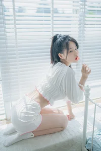 Vibrant Lollipop Themed Cosplay Collection by Nian Nian - Aesthetic Portrait Photography and Cute Fashion Inspiration for Fans - image 9