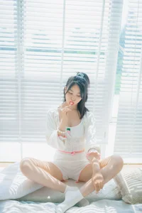 Vibrant Lollipop Themed Cosplay Collection by Nian Nian - Aesthetic Portrait Photography and Cute Fashion Inspiration for Fans - image 4
